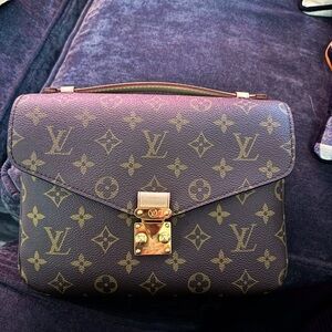 Authentic Louis Vuitton Pochette Métis in Monogram